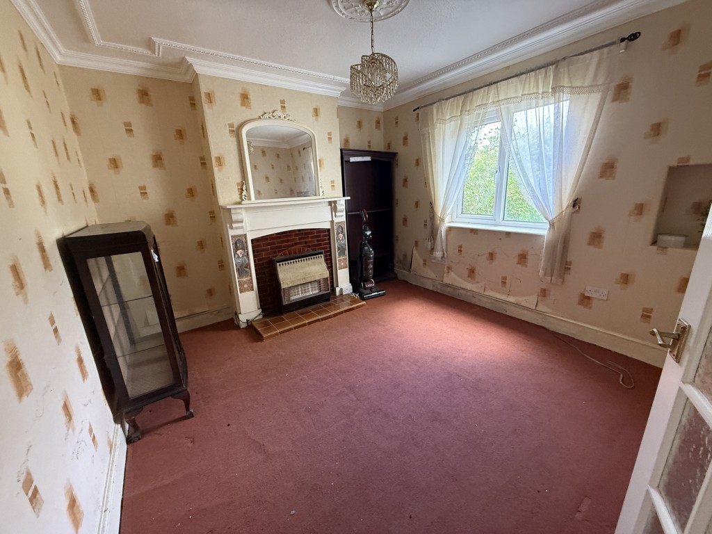 Lot: 109 - DETACHED COTTAGE IN VILLAGE LOCATION FOR UPDATING - Reception room three